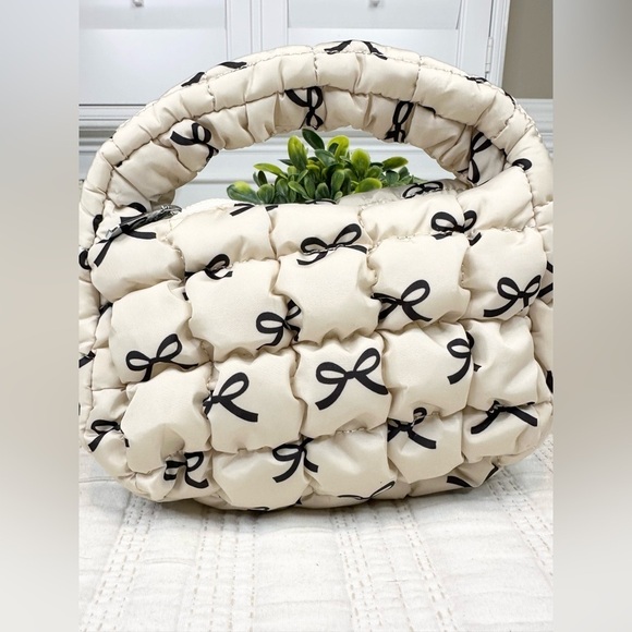 Small Puffer Bag Cream with Black Bows - Picture 3 of 8